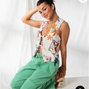 Buckle Floral vest- Multicolor